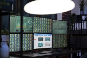 Множинні монітори для аналізу серверних логів на робочому місці