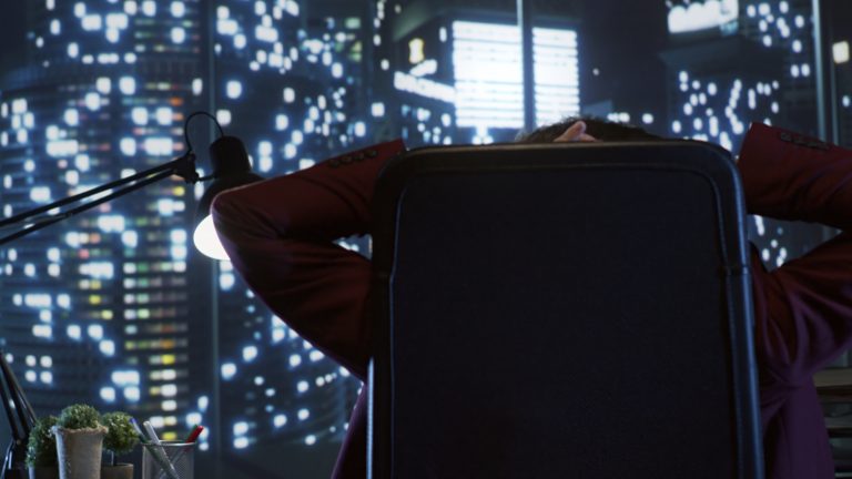 Задоволений керівник компанії успішно використовує інструкції хостинг для бізнесу