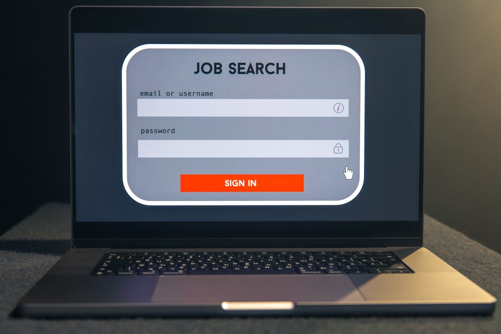 Пошук нового реєстратора домену та трансфер домену через онлайн-сервіс