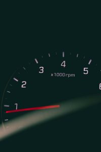 Тахометр як метафора швидкості завантаження сайту та монетизації