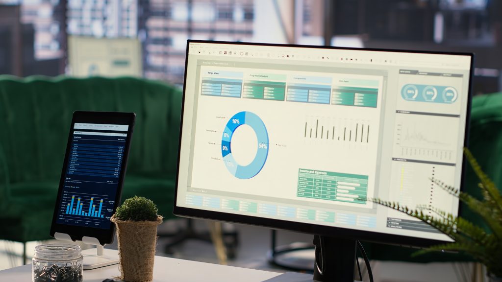 Сучасна переговорна кімната компанії де обговорюють fastcgi cache nginx продуктивність