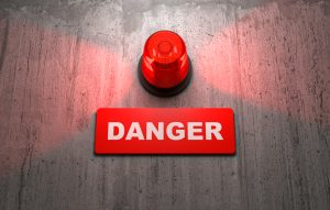 Сигнал тривоги про збій хостинг-сервера з червоним попереджувальним знаком