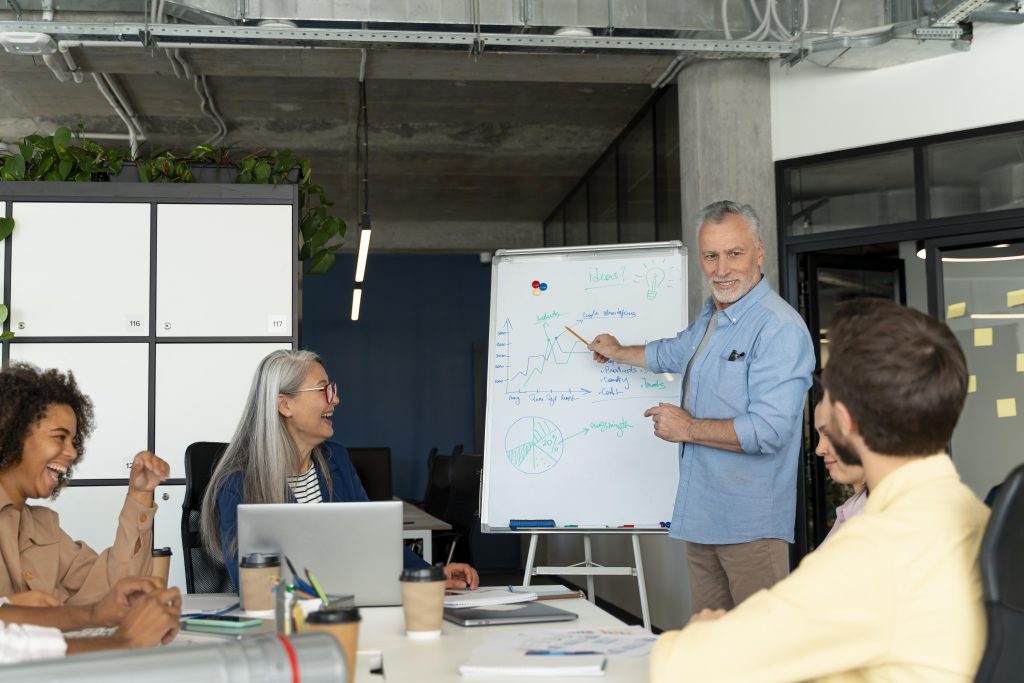 Команда працює разом над утриманням клієнтів хостингу як кейс власників хостингу