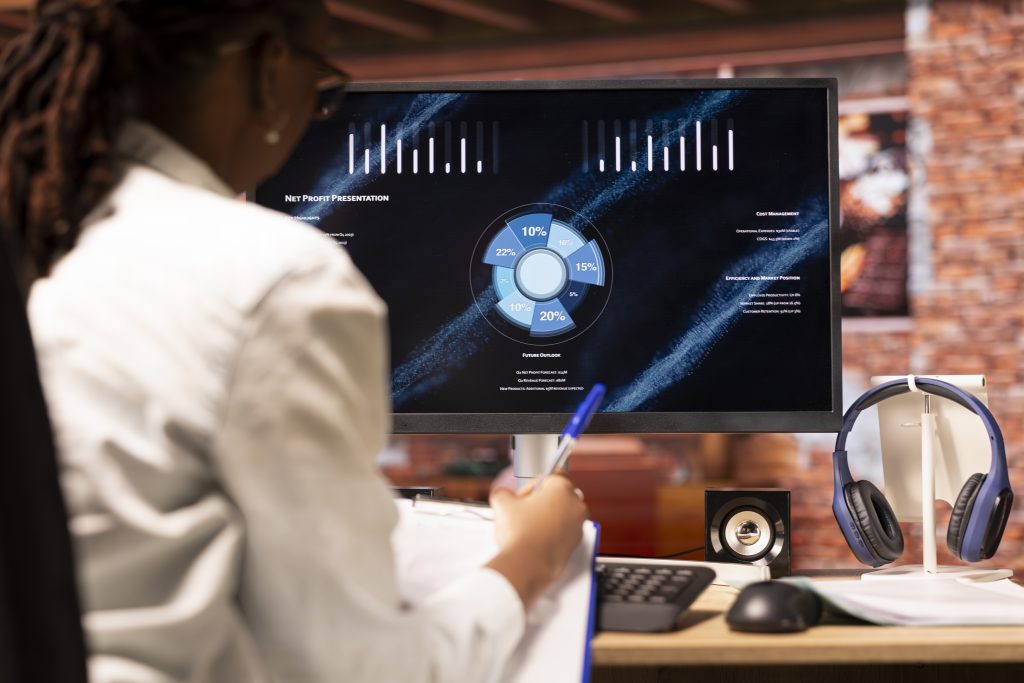 Студент вивчає як налаштувати htaccess на shared хостингу за інструкцією