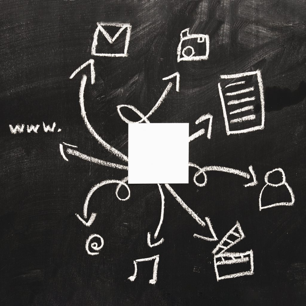 Іконки веб-сервісів на дошці як схема налаштування захисту DNS домену