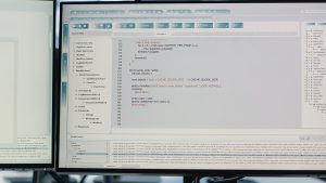 Серверна кімната дата-центру з конфігурацією apache сервера для хостингу