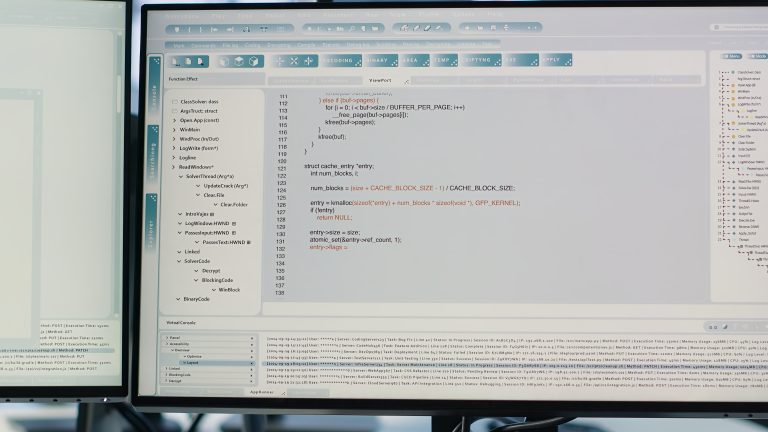 Серверна кімната дата-центру з конфігурацією apache сервера для хостингу