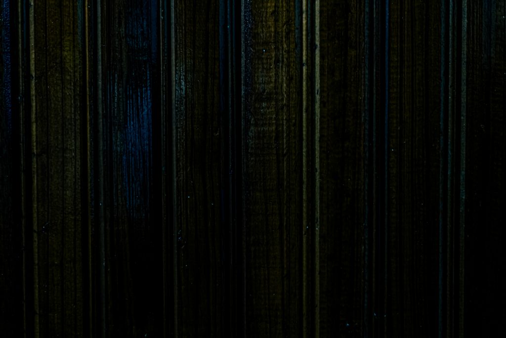 Дерев'яна текстура як фон для статті про ssh хостинг