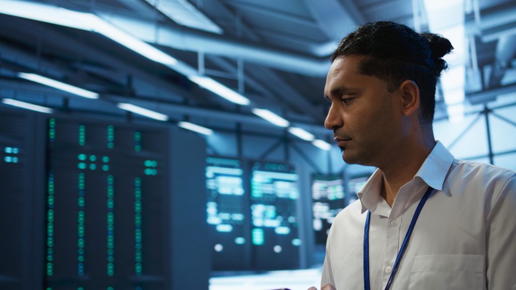 IT-фахівці оновлюють серверні системи з безкоштовною панеллю керування сервером