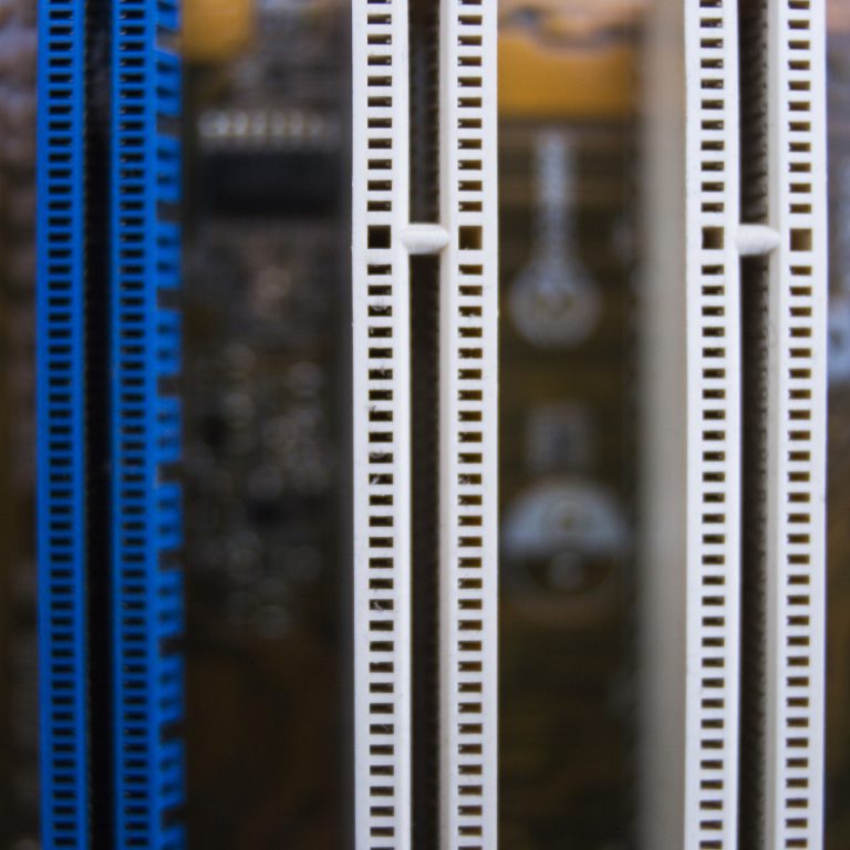 Технологічний фон що ілюструє порівняння VPS чи виділений сервер для бізнесу