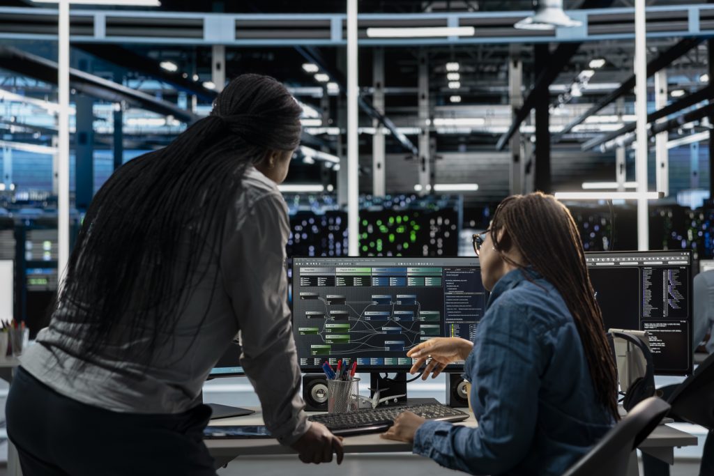 Менеджер серверної кімнати контролює як налаштувати бекап хостингу автоматично