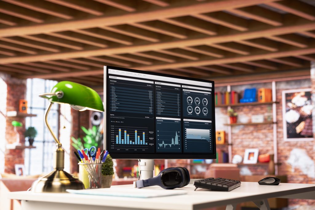 Фінансовий дашборд з показниками доходу хостинг бізнесу на екрані компютера